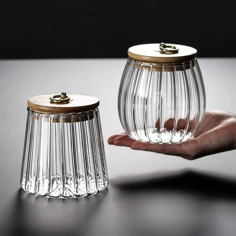 Pot à épices en verre transparent